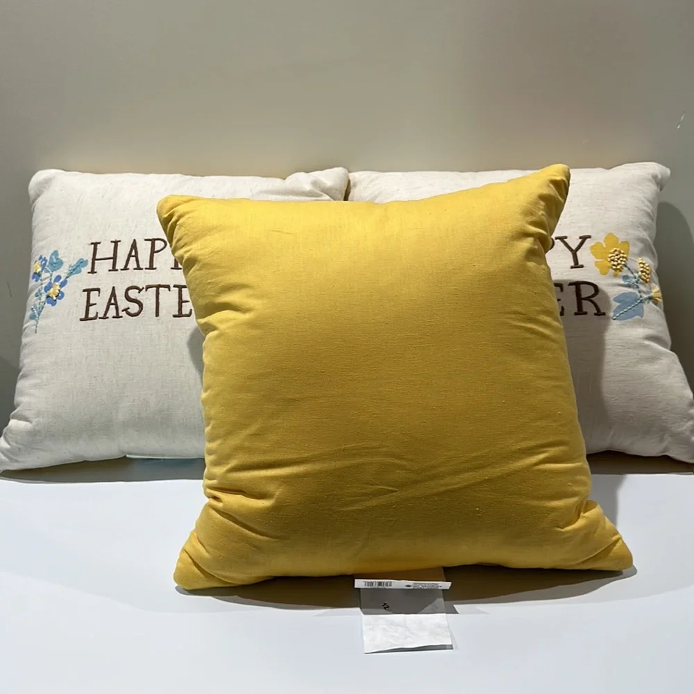 🌸NEW BUNDLE Of 3 THRESHOLD DECORATIVE PILLOW 18in x 18 in NEW WITH TAGS.